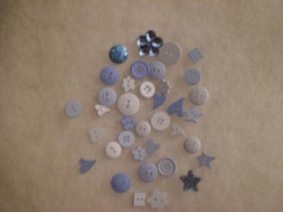 boutons bleu ciel