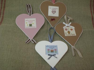 coeur point compte broderie decoration cadre ruban